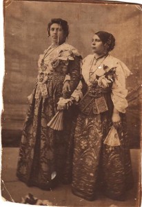  Donne in costumi tradizionali a Piana degli Albanesi