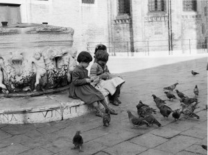 Bambini a Venezia in una foto di Candido Spinazzi