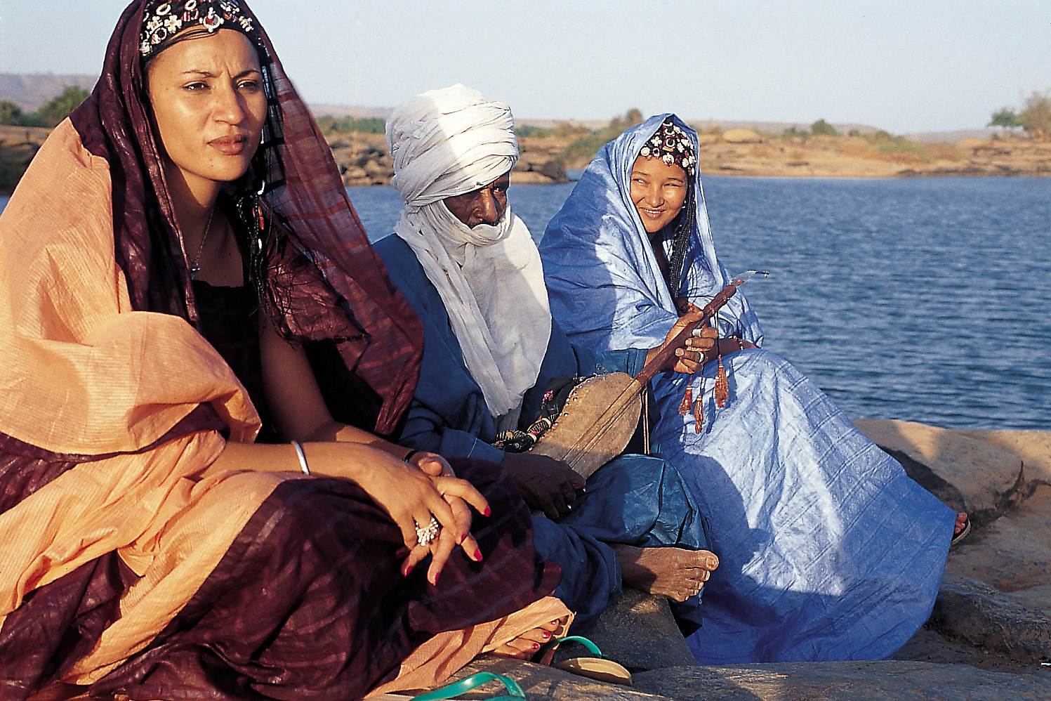 La Donna Tuareg E La Poesia Amorosa La Raccolta Di G Castelli Gattinara Dialoghi Mediterranei