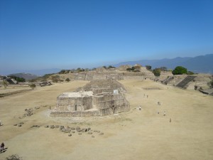 Oaxaca-Monte-Albán-area-sacra-azteca-ph.-Niglio.
