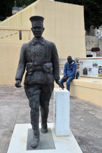 La statua che ricorda il sacrificio dei tirailleurs sénégalais (ph. Casalini)