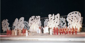 citta-di-tebe-scenografia-per-lo-spettacolo-etnos-di-giovanni-isgro-gibellina-piazza-del-municipio-1997