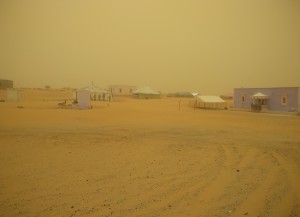 Insediamento nel deserto a nord di Nouakchott, Mauritania, maggio 2017 (ph. Jacopo Lentini)