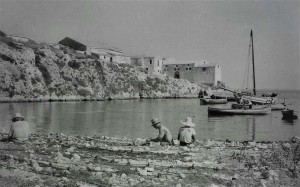 La baia di Santa Panagia, sullo sfondo la tonnara (Collezione Maltese) 