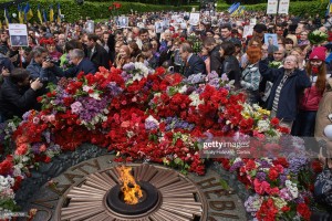 Kiev, manifestazione al monumento del milite ignoto, 9 maggio 2021 (ph. Vitaly Holovin/ Corbis Getty images)