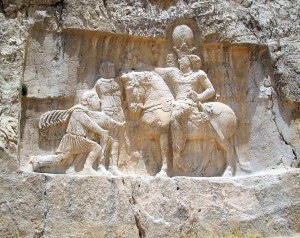 Trionfo di Shahpur I a Naqsh-i Rustam (Fars), con Valeriano e Filippo l’Arabo, foto dell’autore 