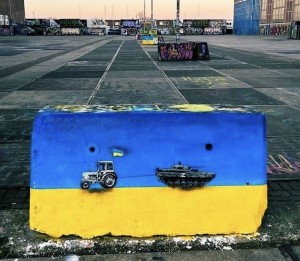 trattore-ucraina_street-art1