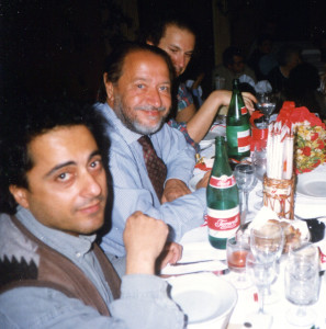 Roma 1996. Nell’ordine, Antonello Ricci, Luigi M. Lombardi Satriani, Mauro Geraci durante la festa di due loro laureate.