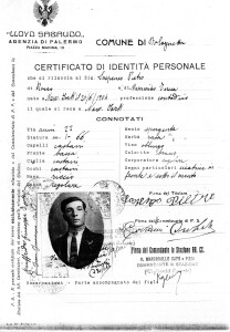 Certificato di identità valido per l'espatrio firmato dal podestà Giovanni Orobello, 1925