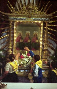 Devozione alla immagine della Santissima Trinità di Vallepietra. Il contatto con il sacro, ICCD (ph. A. Palma 2004)