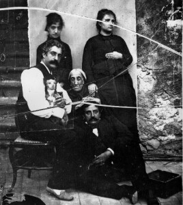 Gruppo familiare, 1880 (ph. Giovanni Verga)