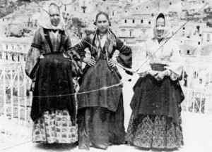 Gruppo di donne, 1892 (ph. Giovanni Verga)