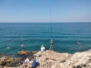 Beirut, scene di pesca viste dalla Corniche (ph. Veronica  Merlo)