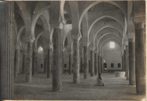 Moschea di Tagiura, interno