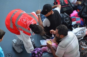 Migranti soccorsi da operatori dell' Ordine di Malta