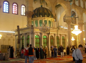  Damasco Moschea Omayade, Reliquiario che conserva la testa di san Giovanni Battista. Meta di pie visite da parte dei musulmani e dei cristiani