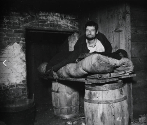 Jacob Riis, How the Other Half Lives. Studies among the tenements of New York, 1890.