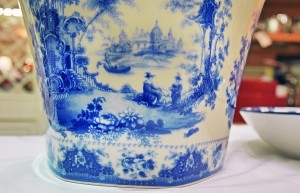 Ceramica-inglese-dal-classico-colore-blu-calico.