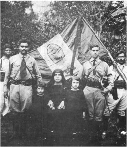 Leader-Cristero-con-la-bandiera-della-Vergine-di-Guadalupa-1928