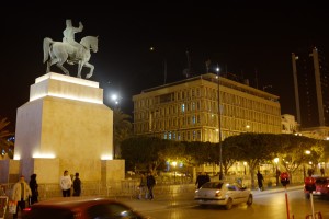 Tunisi, visione notturna di avenue Bourguiba (ph. Roberto Ceccarelli).