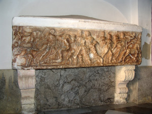 Sarcofago con la raffigurazione del mito di Kore - Cattedrale di Mazara del Vallo (ph. V.M. Corseri).