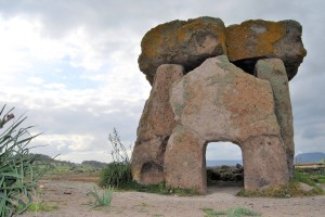 copertina-dolmen-in-sardegna-sa-coveccada