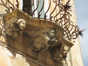 fig-1-balcone-dei-cherubini-palazzo-la-rocca