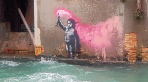 banksy-naufrago-bambino-venezia