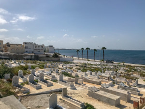 Cimitero sul mare a Mahdia,Tunisia, aprile 2021 (ph. Jacopo Isgrò)