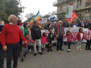 Riace, la marcia di solidarietà per Lucano, 6 nov. 2021 (ph. Sergio Todesco) 