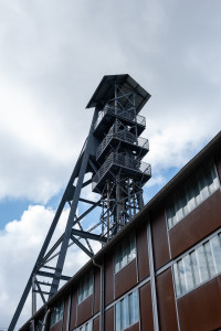 Marcinelle. La torre con la gabbia per la discesa dei minatori al Bois du Cazie