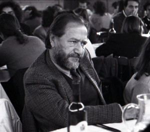 Petilia Policastro (KR) 1991. Luigi M. Lombardi Satriani fotografato da Antonello Ricci in un momento conviviale durante il Convegno “Emigrazione e immigrazione”