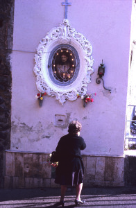 Sicilia, Paternò, Edicola votiva, 1980 (ph. Melo Minnella)
