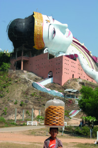 Birmania, Kyaklalone, il Buddha più grande del mondo, 2006 (ph. Melo Minnella)