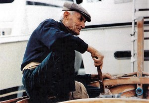 Stintino, Zio Peppi Benenati al lavoro, 1997 (ph. Paolo Ajello)