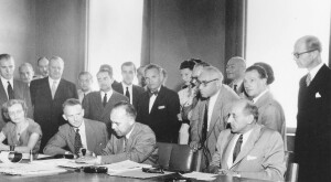 Il momento della firma della Convenzione sullo status dei rifugiati del 1951 (fonte: Unhcr)