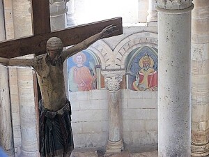 Il Crocifisso dell'Abbazia di Sant’Antimo in Toscana