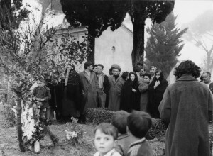 Tricarico, cimitero, 15 dicembre 1954. La prima sepoltura di Scotellaro (Foto Michele Gandin). 