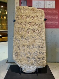 Stele di Nora, comunemente ritenuta esempio di scrittura fenicia