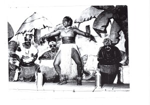 Lo spettacolo Congo Parade (1970 circa), con una danzatrice e tre musicisti con strumenti a percussione, in una ambientazione “africana”. Prima dello spettacolo Cottino informava il pubblico degli usi tribali delle società africane, delle loro leggi, della loro alimentazione.