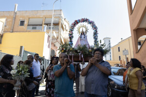 Processione della Virgen de Cocharcas per le vie di Casali di Mentana (RM), settembre 2023