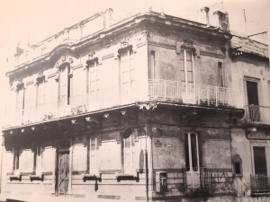 il primo palazzo in stile Liberty, datato sulla facciata 1907, Foto tratta da C. Appolloni, Avola Liberty